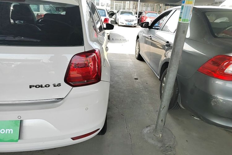 Volkswagen Polo 2014 car image #8