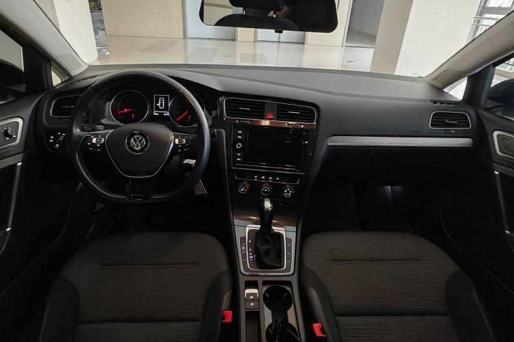 Volkswagen Golf 2019 car image #10