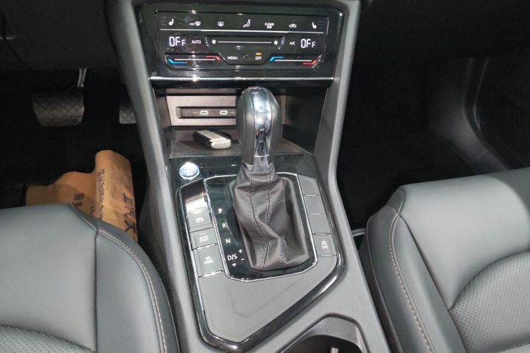 Volkswagen Tharu 2023 immagine di auto #14