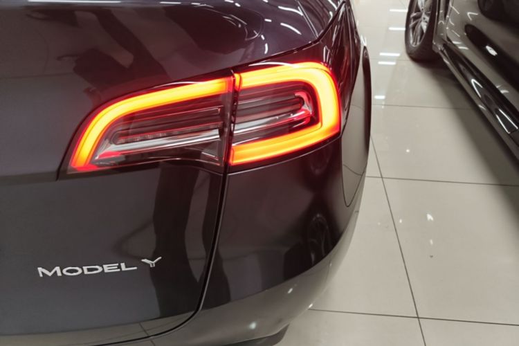 Tesla Model Y 2024 car image #8
