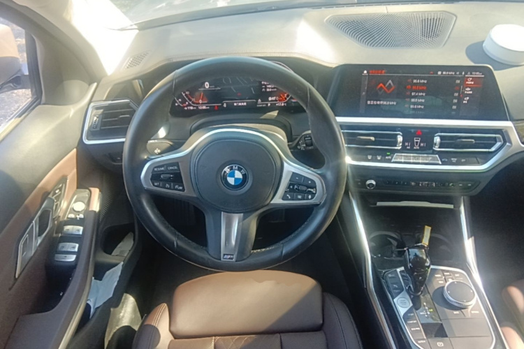 BMW 3 Series 2021 #12 BMW 3 Series 2021 صورة سيارة #12