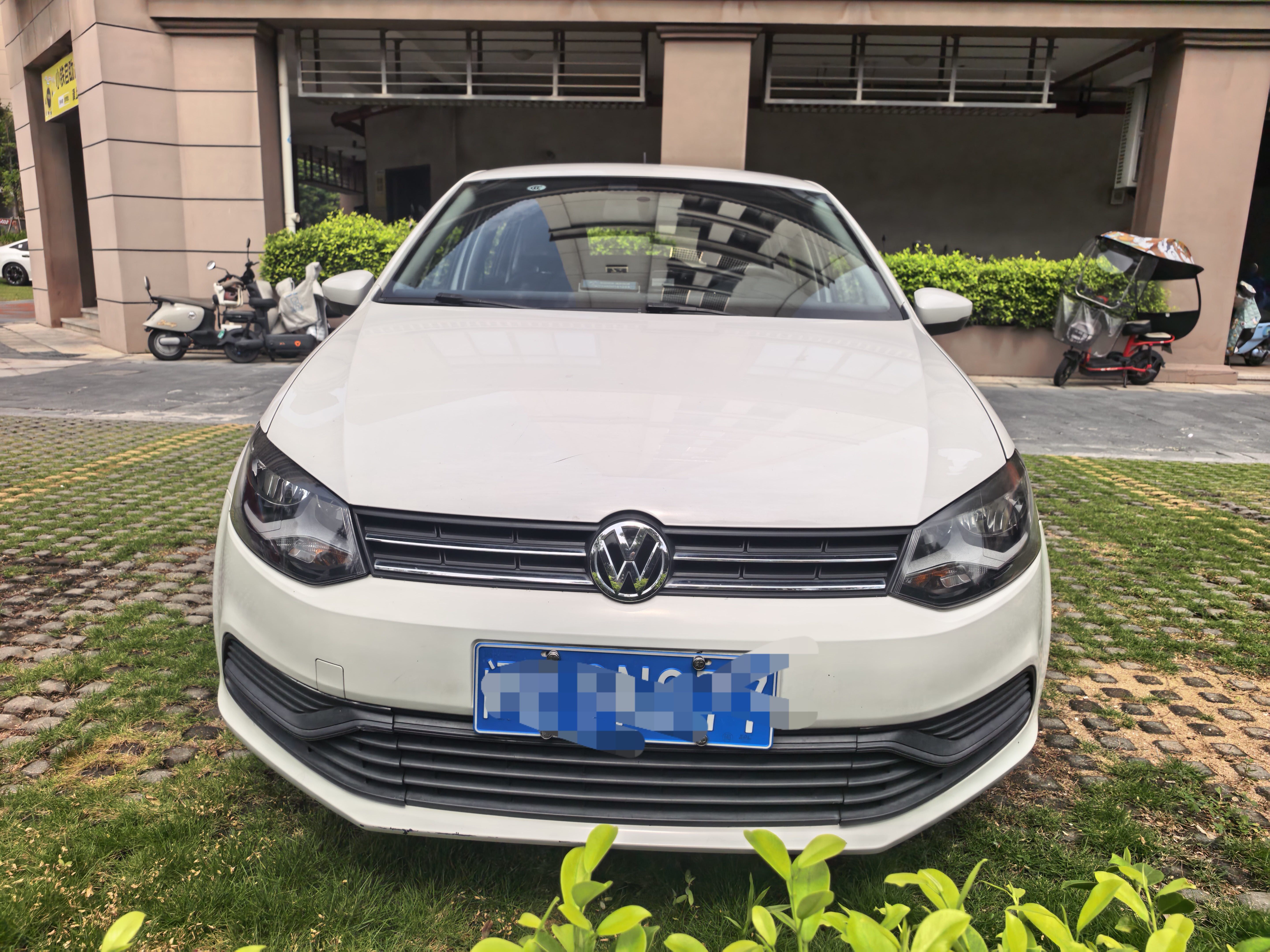 Volkswagen Polo 2018 car image #2