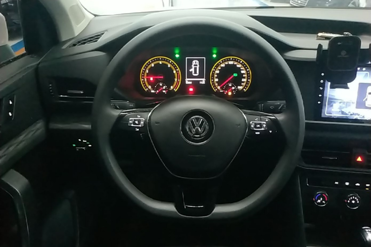 Volkswagen Tharu 2020 car image #11