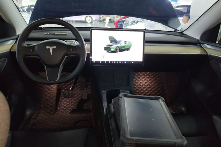 Tesla Model Y 2022 car image #11
