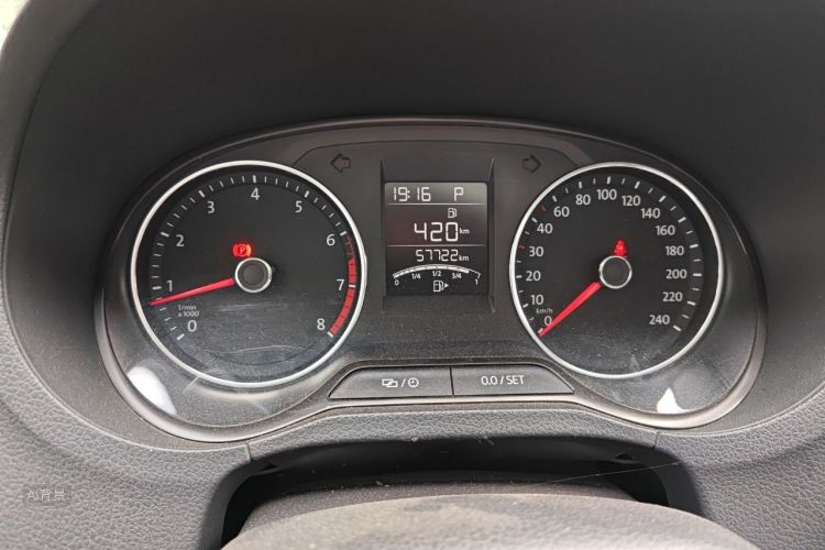 Volkswagen Polo 2016 car image #13