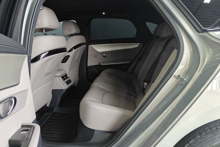 BYD Han 2025 car image #11