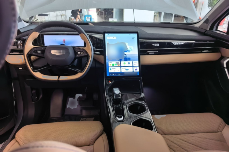 GEELY Boyue L 2022 car image #10