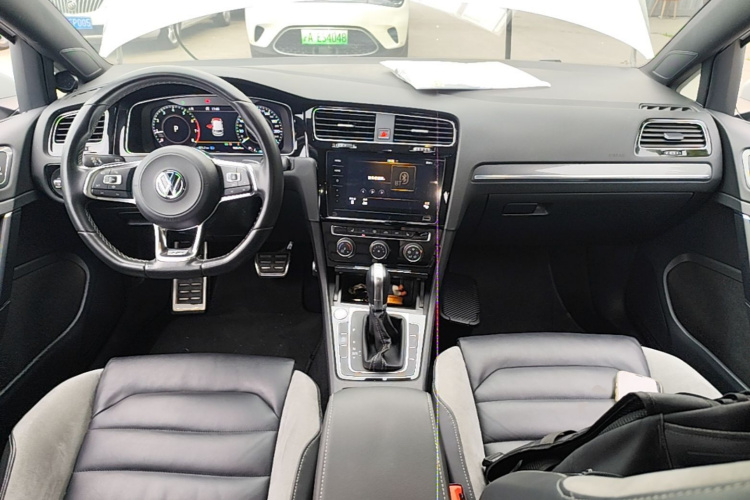 Volkswagen Golf 2020 car image #10