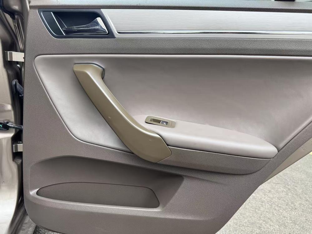 Volkswagen Bora 2014 car image #25