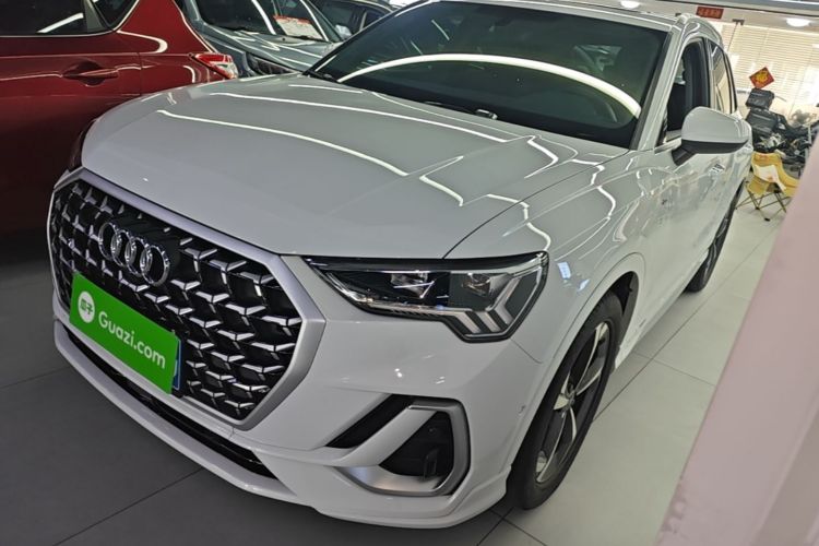 Audi Q3 2024 car image #2