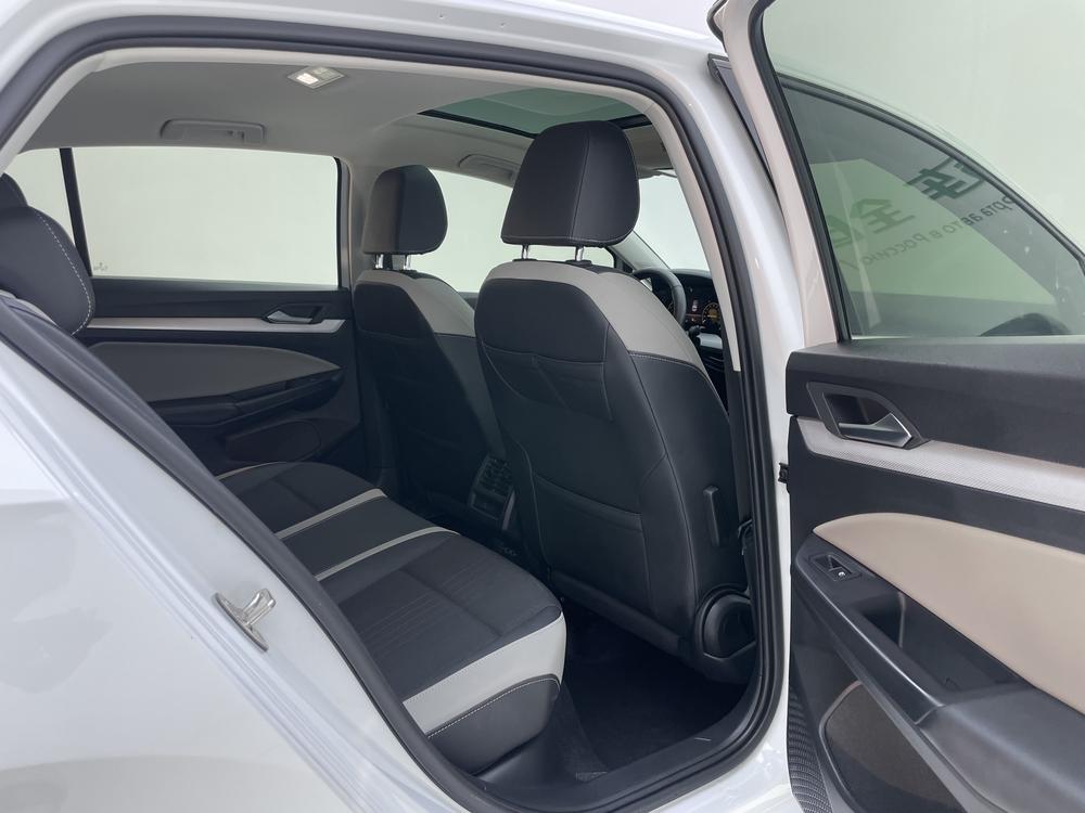 Volkswagen Golf 2022 car image #30