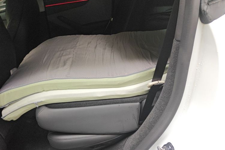 Tesla Model Y 2025 #10 Tesla Model Y 2025 car image #10