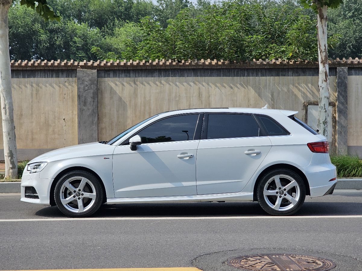 Audi A3 2018 car image #3