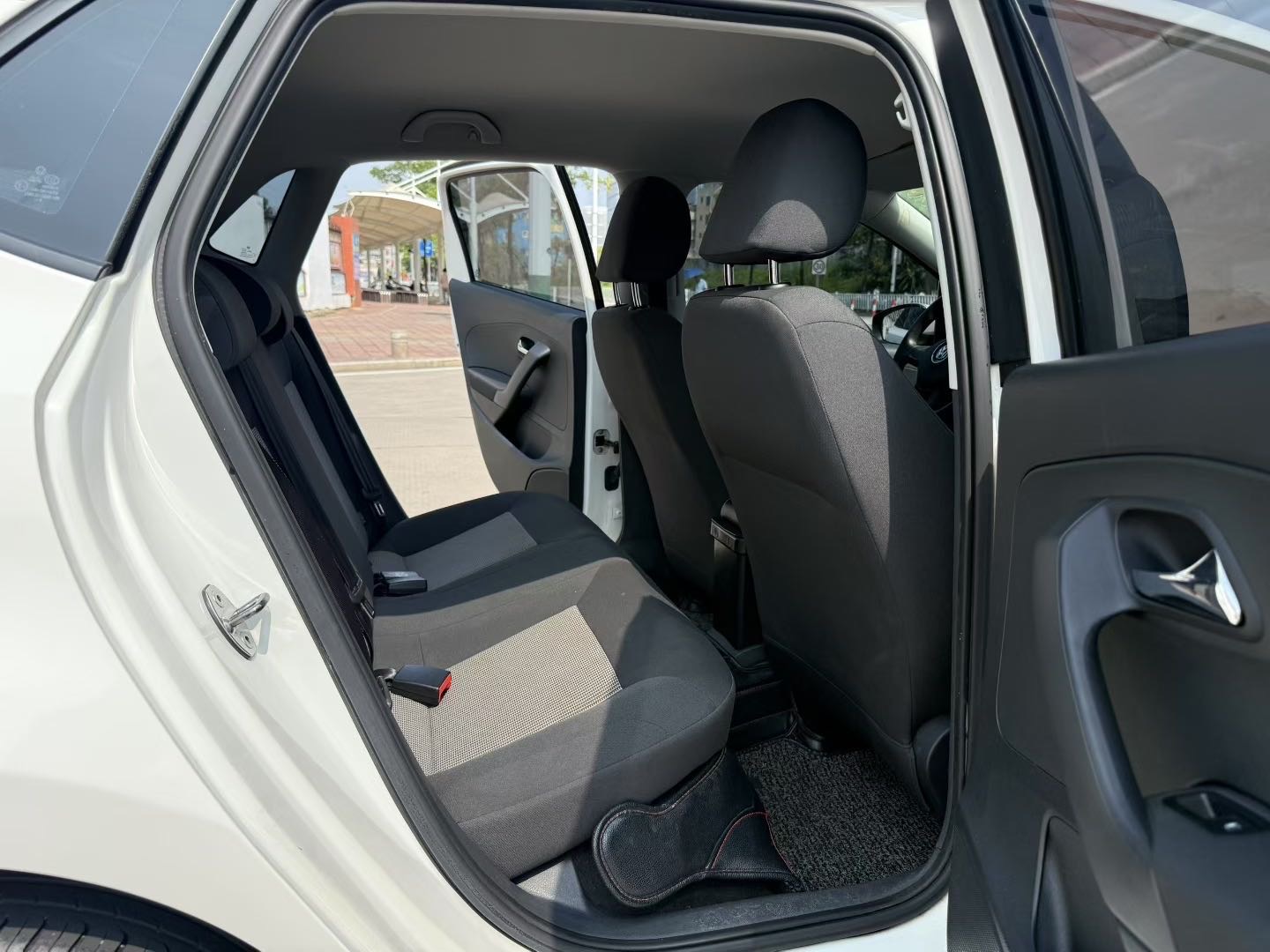 Volkswagen Polo 2017 car image #7