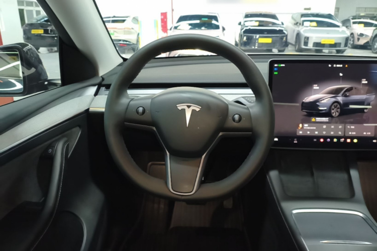 Tesla Model Y 2024 #11 Tesla Model Y 2024 car image #11