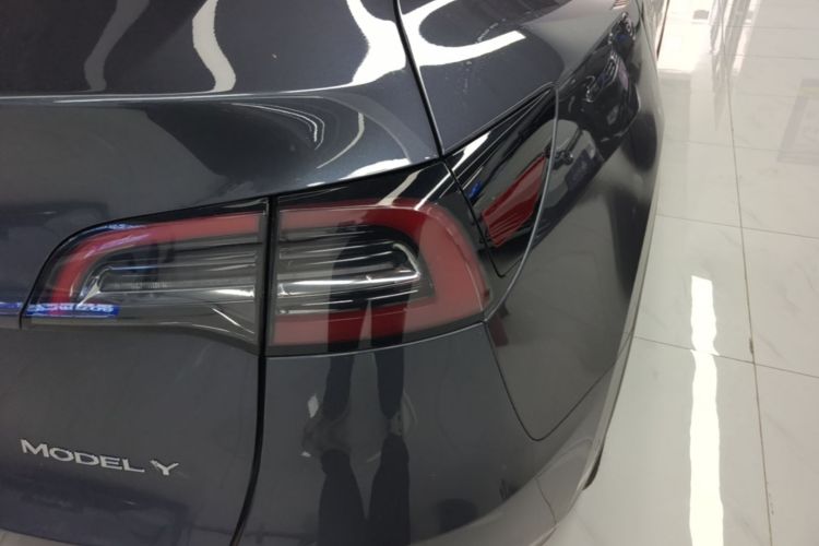 Tesla Model Y 2023 car image #8