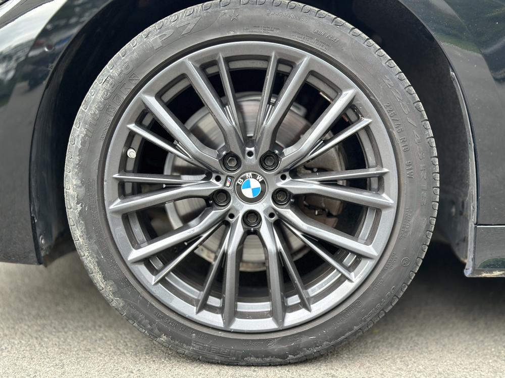 BMW 3 Series 2019 car image #10