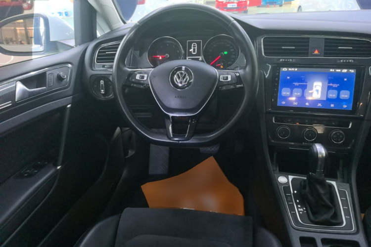 Volkswagen Golf 2018 car image #11