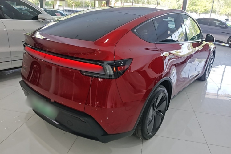 Tesla Model Y 2025 #5 Tesla Model Y 2025 car image #5