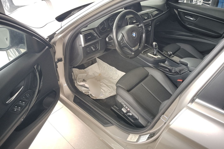 BMW 3 Series 2018 #16 BMW 3 Series 2018 car image #16