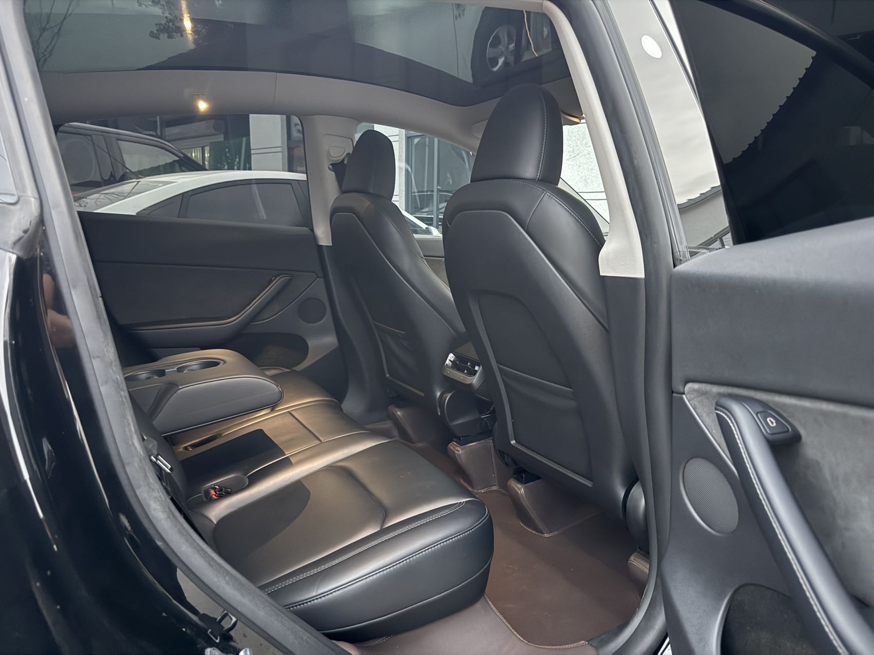 Tesla Model Y 2024 car image #10