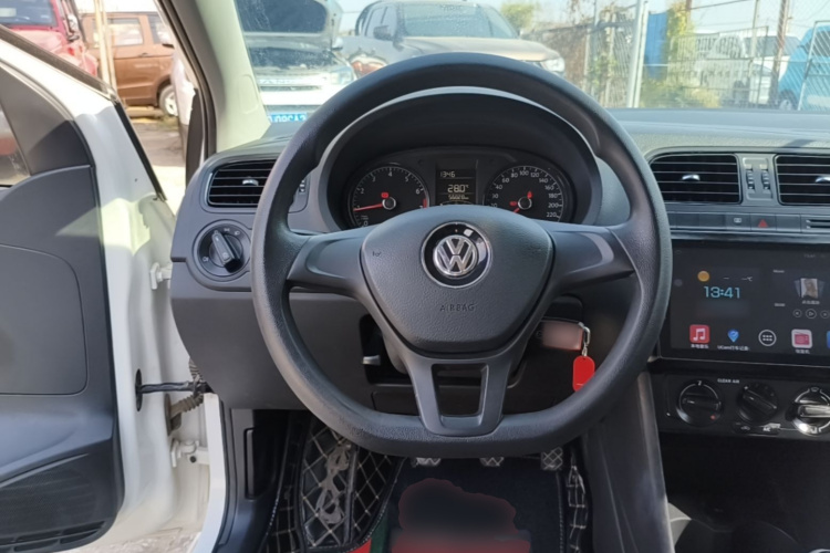 Volkswagen Polo 2017 car image #15