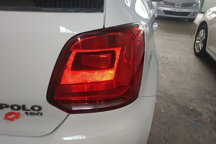 Volkswagen Polo 2017 car image #8