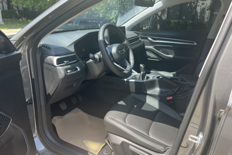 GEELY Emgrand 2024 car image #12