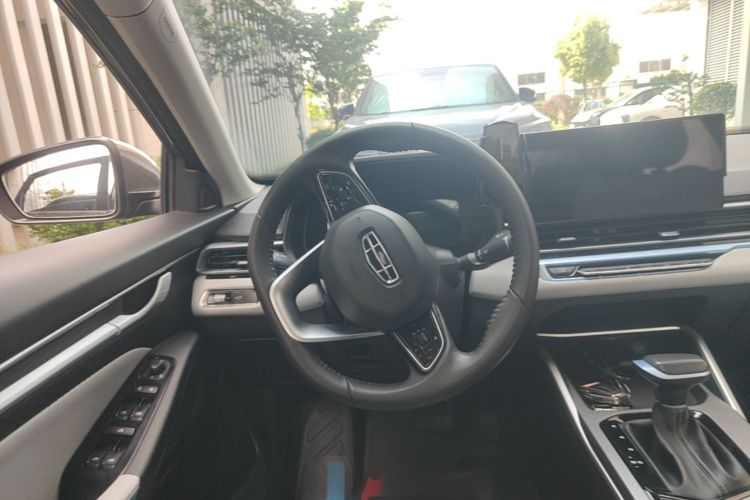 GEELY Emgrand 2024 car image #11