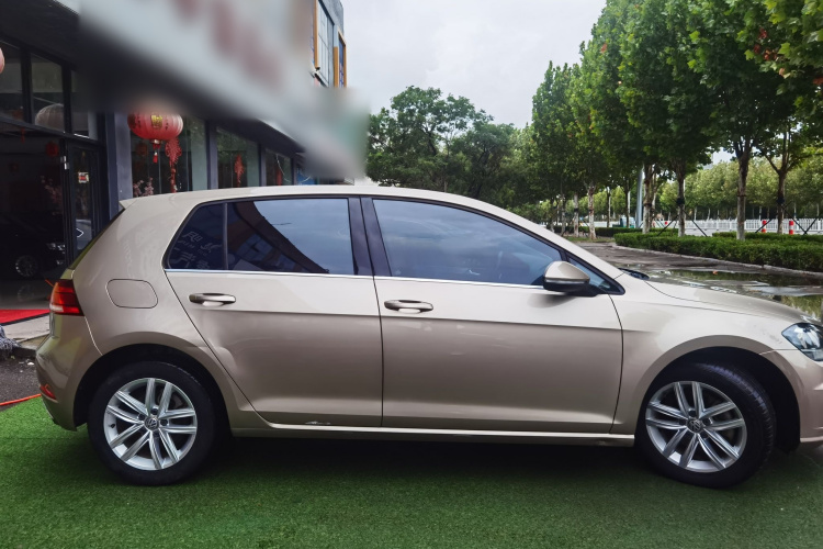 Volkswagen Golf 2018 car image #4