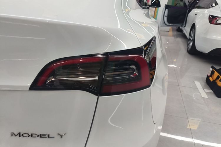 Tesla Model Y 2024 car image #8