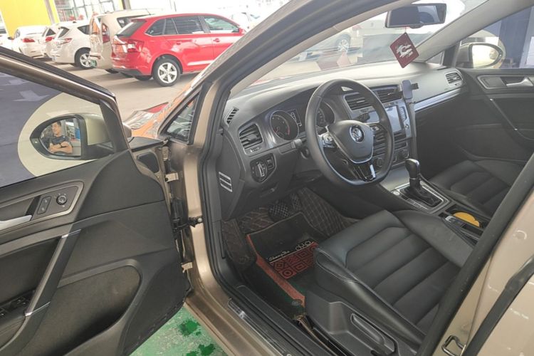 Volkswagen Golf 2014 car image #16