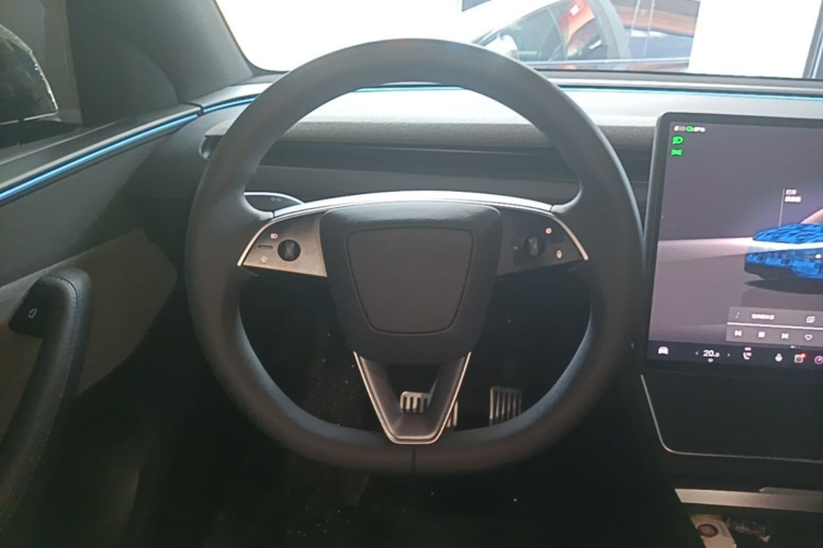 Tesla Model Y 2026 car image #11
