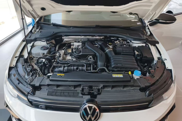 Volkswagen Golf 2025 #17 Volkswagen Golf 2025 car image #17