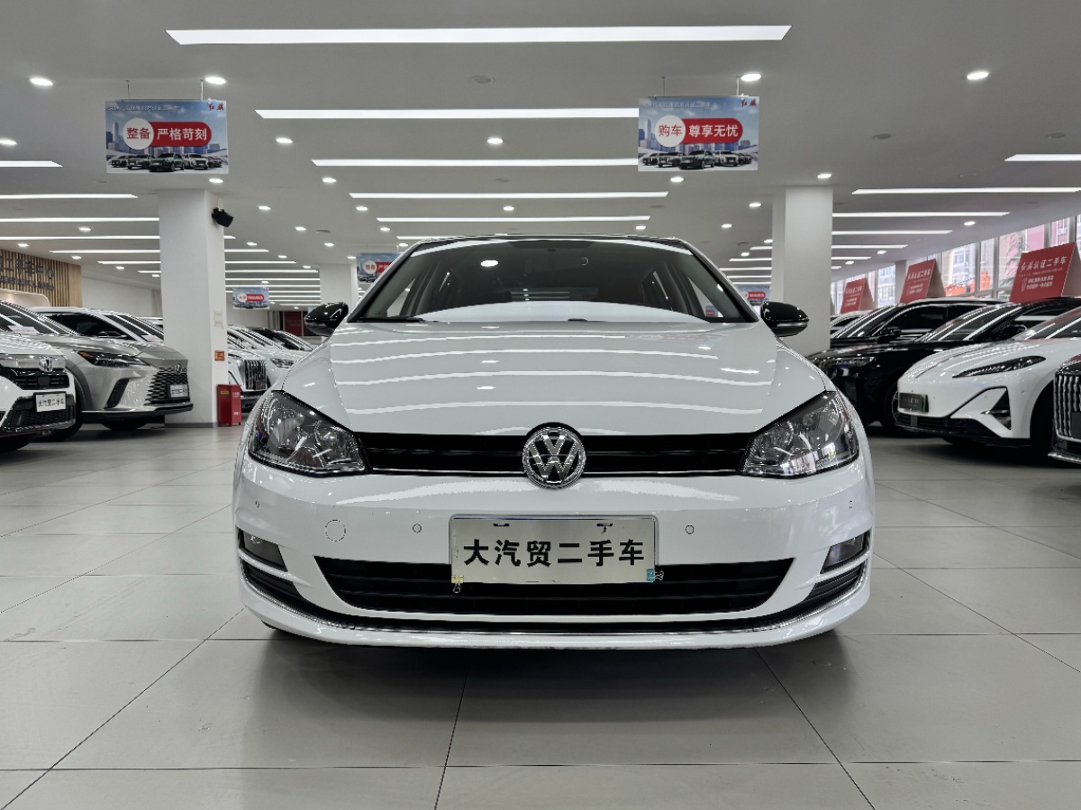 Volkswagen Golf 2017 car image #2