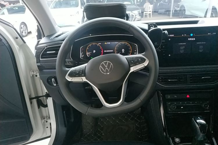 Volkswagen Tharu 2025 صورة سيارة #15