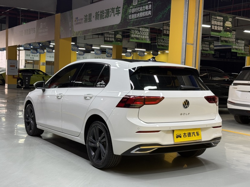 Volkswagen Golf 2024 car image #4