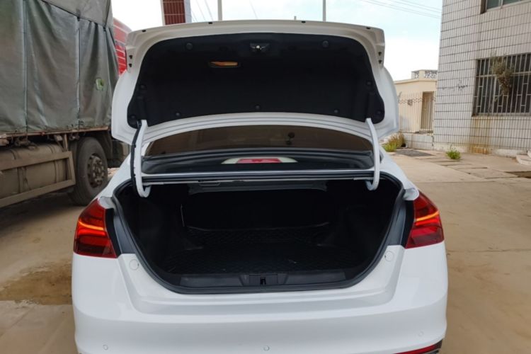 GEELY Emgrand 2019 car image #19