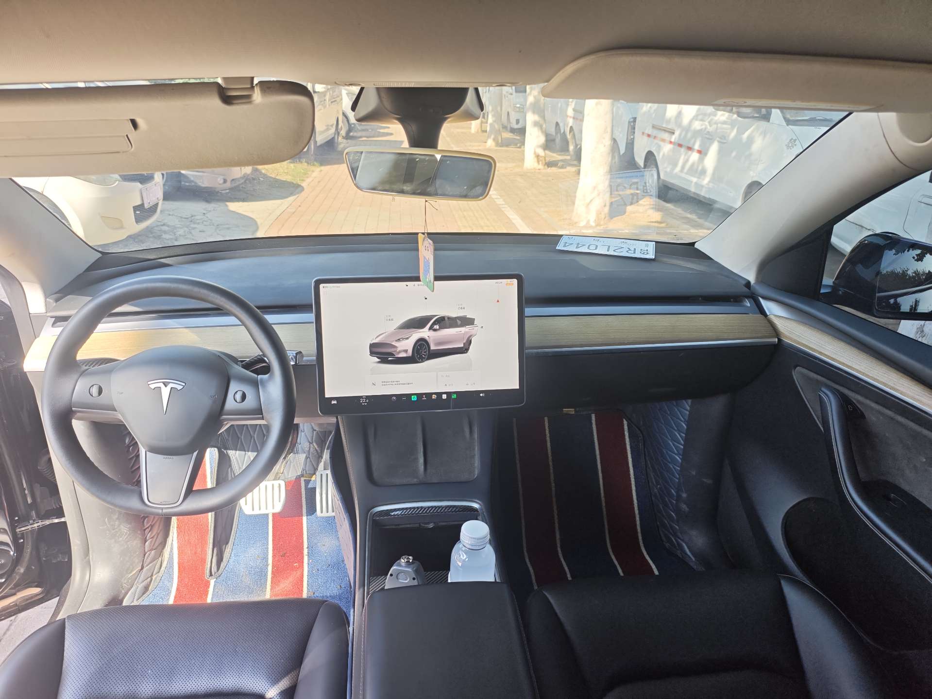 Tesla Model Y 2022 car image #9