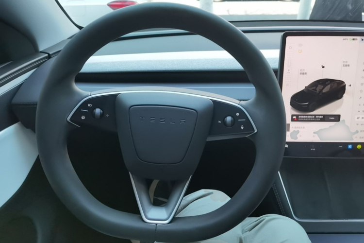Tesla Model Y 2025 #11 Tesla Model Y 2025 car image #11