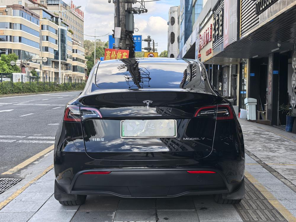 Tesla Model Y 2023 #5 Tesla Model Y 2023 صورة سيارة #5