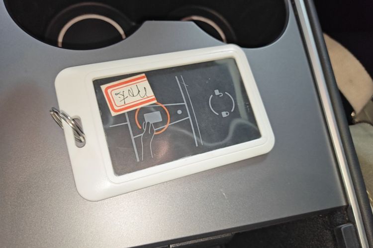 Tesla Model Y 2021 #9 Tesla Model Y 2021 car image #9