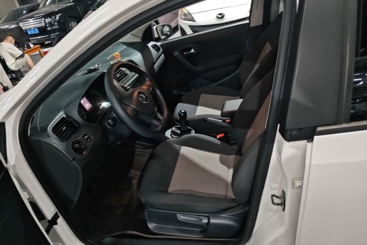 Volkswagen Polo 2016 car image #15