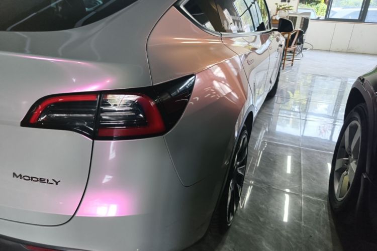 Tesla Model Y 2022 car image #8
