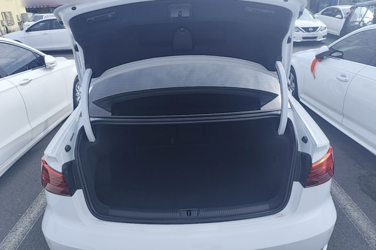 Audi A3 2019 car image #19
