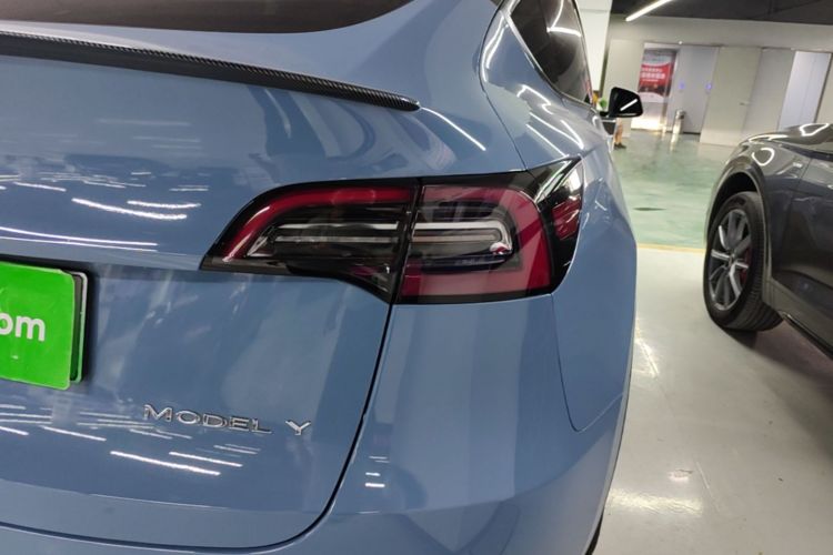 Tesla Model Y 2022 car image #8