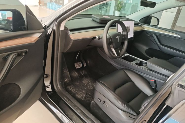 Tesla Model Y 2023 #16 Tesla Model Y 2023 car image #16