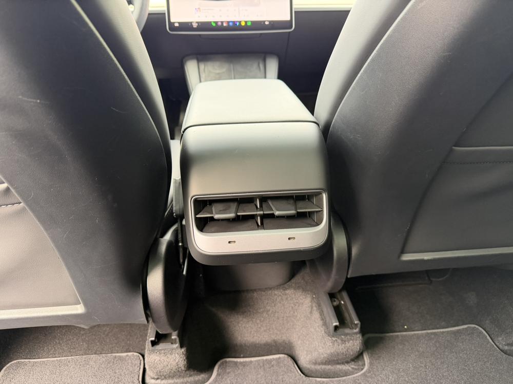 Tesla Model Y 2022 #27 Tesla Model Y 2022 car image #27