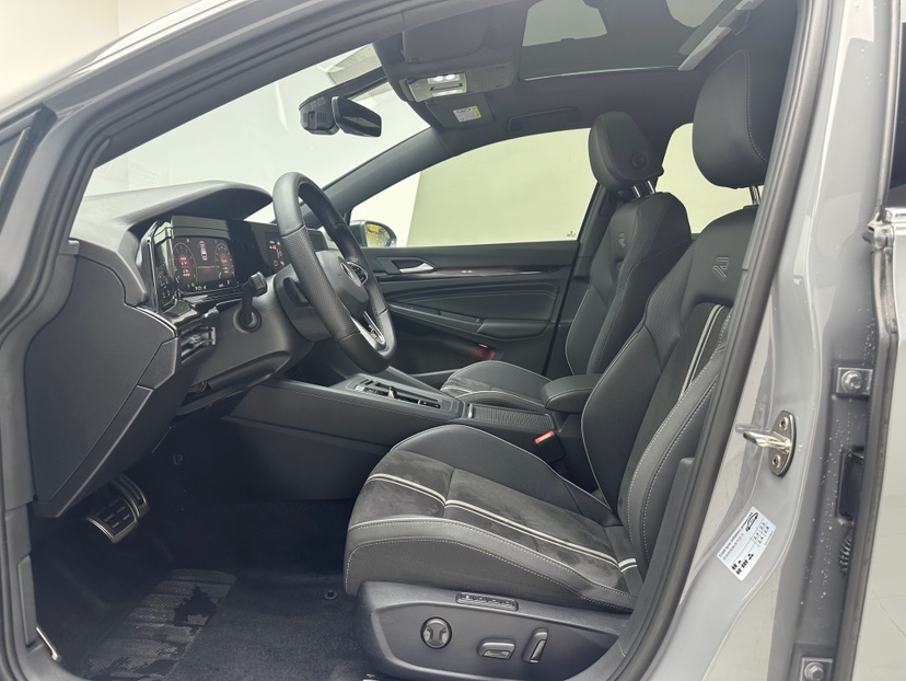 Volkswagen Golf 2023 car image #3