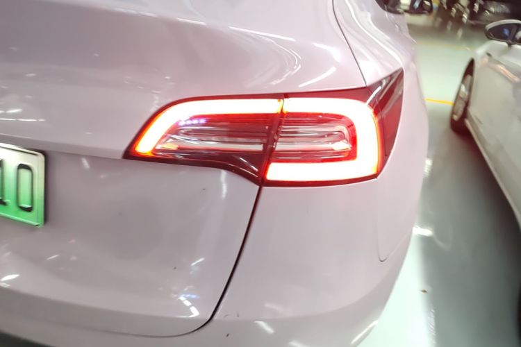 Tesla Model Y 2023 #8 Tesla Model Y 2023 car image #8